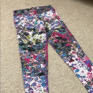 DonaJo yoga pants. M/L size 2 fits sizes 8-14